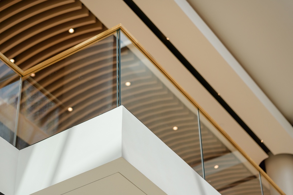 TL-3030 | Glass Profile | glass balustrade | shopping center | monted on concrete