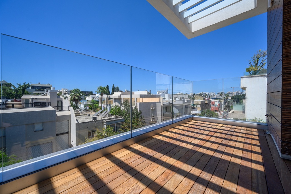 BEND-FIT | TL-3011 | Glasprofiel | glass balustrade | nice view | monted on concrete